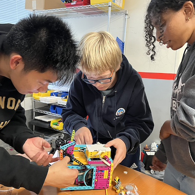 Camp  Rolling Robots – A Tech Genius Program